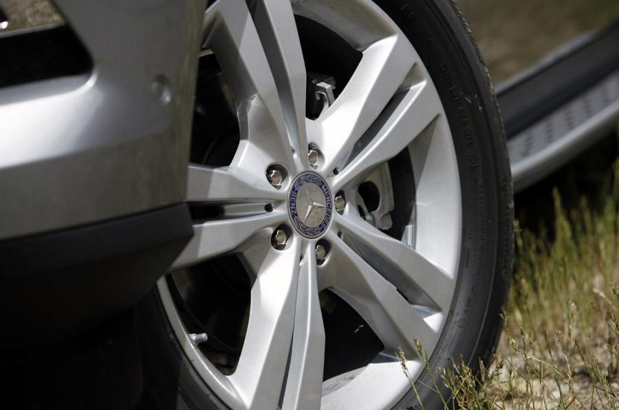  Mercedes-Benz ML350 BlueTEC 4Matic 2012 года  (фото 34 из 43)